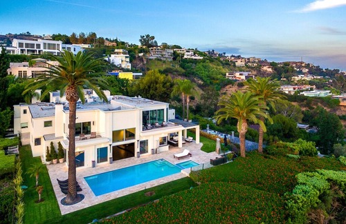 The Bird Streets Villa | Mockingbird Estate