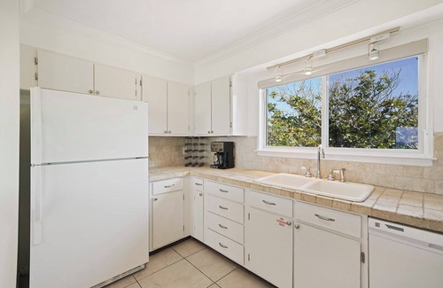 Four Mile Village House | Mockingbird Lane - Secluded Cottage with Ocean Views