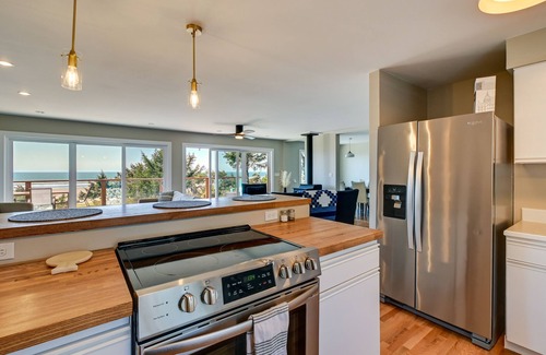 Moclips House | Moclips Home w/Hot Tub & Stunning Beach Views!