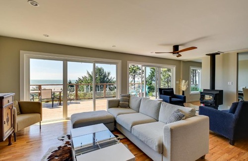 Moclips House | Moclips Home with Hot Tub and Stunning Beach Views!