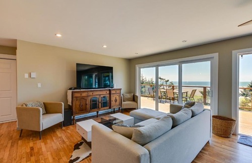 Moclips House | Moclips Home with Hot Tub and Stunning Beach Views!