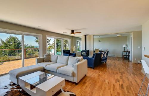 Moclips House | Moclips Home with Hot Tub and Stunning Beach Views!