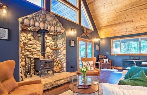 Ardenvoir Cabin | Mod Alpine Cabin w/ Hot Tub, Game Room & Fire Pit!
