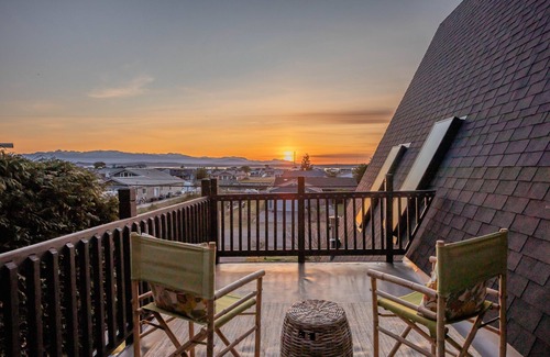 Lagoon Point House | Mod Whidbey Island A-Frame Walkable to Beach