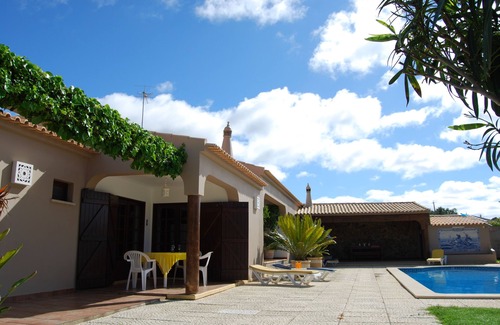 Lagos Villa | Modern Villa with large garden areas private Swimmg-pool .