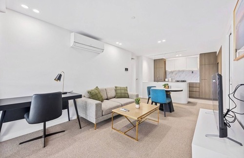 Dickson Apartment | Modem One Bedroom Apartment on Northbourne Avenue