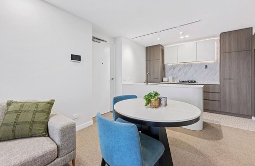 Dickson Apartment | Modem One Bedroom Apartment on Northbourne Avenue