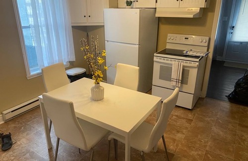 Saint-Edmond Apartment | Modern 3-bedroom apartment with spa & jacuzzi, free parking & beautiful view