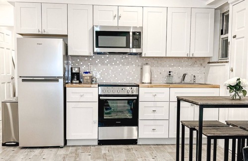 Bath Beach Apartment | Modern 1 bdrm/1 bath flat with romantic fireplace