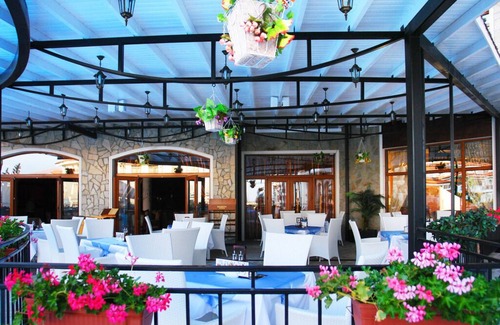 Aheloy Apartment | Modern, 1 Bed Apt, 4* Vineyards