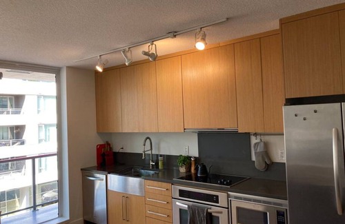 Mount Pleasant Condo | Modern 1 Bed Condo in the heart of Vancouver
