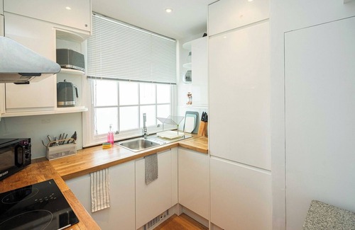 St. Pancras Apartment | Modern 1-Bed Flat in Central Bloomsbury