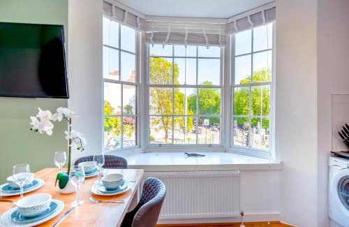 Brighton City Centre Apartment | Modern 1-Bed Flat, City Views,10 Min to Station