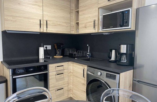 Balaruc-les-Bains Apartment | Modern 1-Bed Apt near Thau Lagoon, A/C & Internet, Close to Town Center