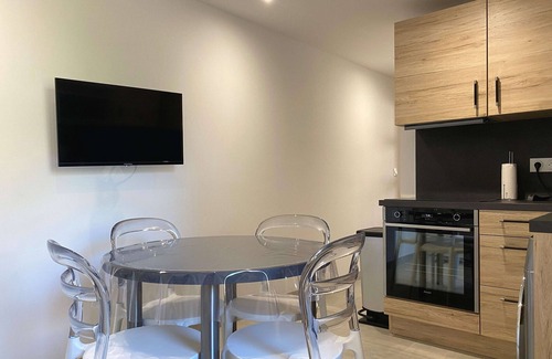 Balaruc-les-Bains Apartment | Modern 1-Bed Apt near Thau Lagoon, A/C & Internet, Close to Town Center