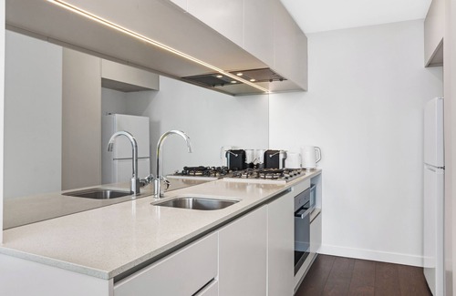 Spring Hill Apartment | Modern 1-Bed Near CBD: Park View