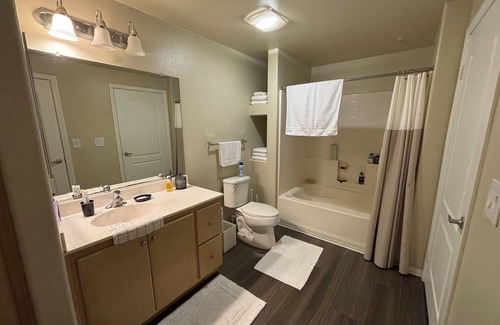 Los Angeles Apartment | Modern 1-Bedroom Apartment in LA with Washer & Dryer, Pool, Gym, & Game Room