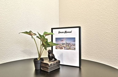 Knox - Henderson Apartment | Modern 1 Bedroom Apartment + Garage Parking