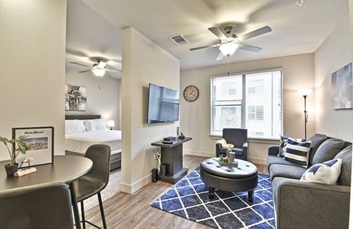 Knox - Henderson Apartment | Modern 1 Bedroom Apartment + Garage Parking