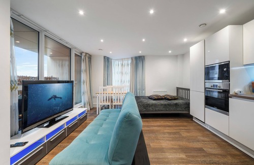 Surrey Docks Apartment | Modern 1-Bedroom Flat in Central London