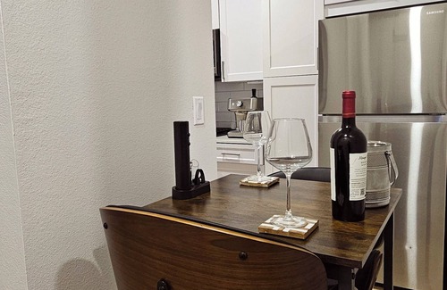 Woodland Hills Condo | Modern 1-Bedroom Retreat – Fully Furnished, Prime Location!