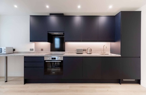Stratford and New Town Apartment | Modern 1-Bedroom Stay in Stratford near to Canary Wharf | Ideal for Business or Leisure