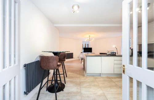 Upper Edmonton Apartment | Modern 1 BR Apartment North London