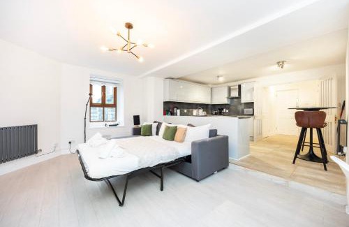 Upper Edmonton Apartment | Modern 1 BR Apartment North London