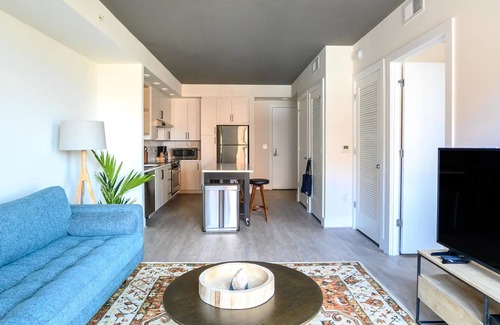 Navy Yard Apartment | Modern 1 BR Near Nationals Park w/ Gym & Concierge