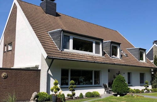 Lennep Apartment | Modern 1-room apartment with large kitchen, WLAN, nature reserve forest