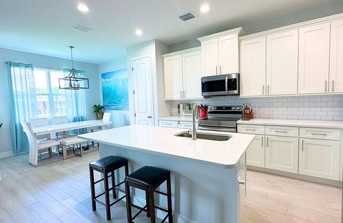 Port Saint Lucie House | Modern 10’ Ceiling.Smart devices. 2mi to activities, Easy access i95 & turnpike!