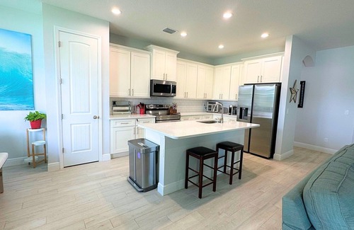 Port Saint Lucie House | Modern 10’ Ceiling.Smart devices. 2mi to activities, Easy access i95 & turnpike!