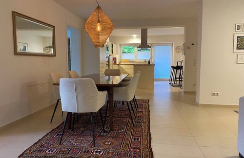 Freilassing Apartment | Modern 160sqm - fully equipped - near Salzburg - mountains lakes and culture 🏔️