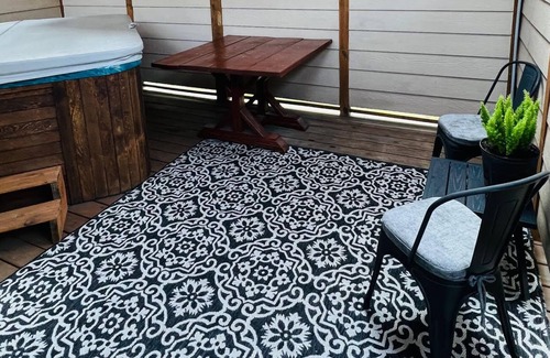 Riverview House | Modern 1950’s bungalow - 10m from the beach and 15m to downtown!