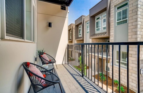Jewell Heights - Hoffman Heights Apartment | Modern 1B1B near DIA and Anschutz
