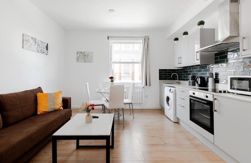 West Ealing Apartment | Modern 1BDR West Ealing , Ideal Location!