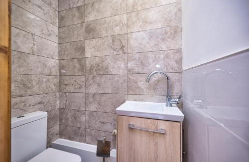 Bromley North Apartment | Modern 1Bed, 2 Min to Tube & DLR in London E3