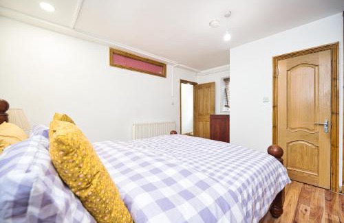 Bromley North Apartment | Modern 1Bed, 2 Min to Tube & DLR in London E3