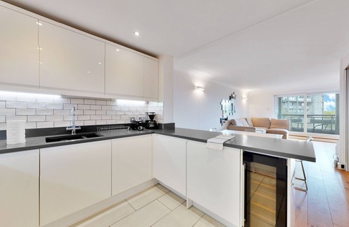 Westbourne Apartment | Modern 1bed flat close to all London's attractions