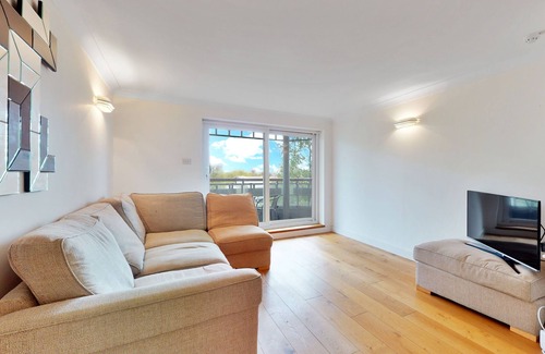 Westbourne Apartment | Modern 1bed flat close to all London's attractions