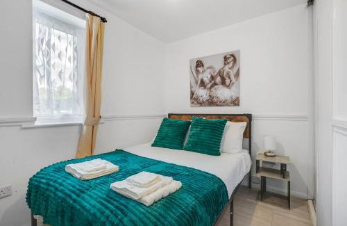 Tottenham Apartment | Modern 1BR, 10 Mins to Central London & Hotspur stadium with Parking
