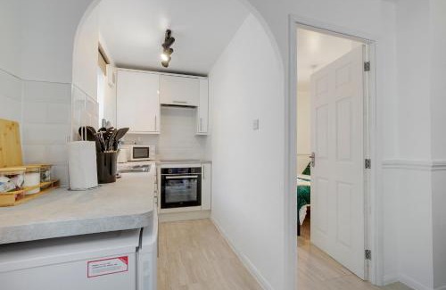 Tottenham Apartment | Modern 1BR, 10 Mins to Central London & Hotspur stadium with Parking