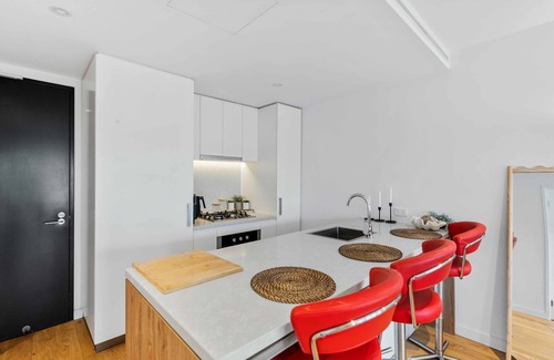 Fortitude Valley Apartment | Modern 1BR Apt with Gym Pool & Wifi