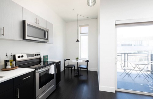 Westown Apartment | Modern 1BR Apt with Skywalk to Fiserv, Rooftop, and Parking