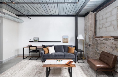 Westown Apartment | Modern 1BR Close to Fiserv with Parking