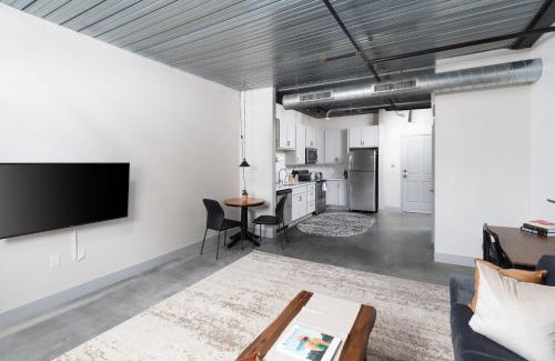 Westown Apartment | Modern 1BR Close to Fiserv with Parking