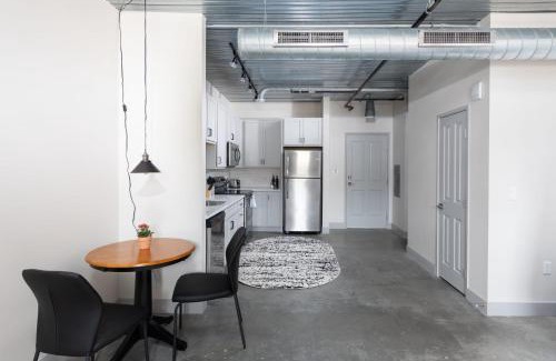Westown Apartment | Modern 1BR Close to Fiserv with Parking