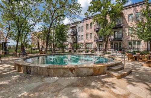 Farmers Branch Apartment | Modern 1BR Dallas Oasis Escape