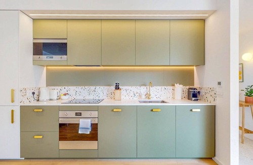 Haverstock Apartment | Modern 1BR Flat | Balcony & Near Tube | Pass the Keys
