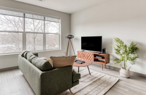 Burlington Apartment | Modern 1BR in Burlington with On-Site Parking